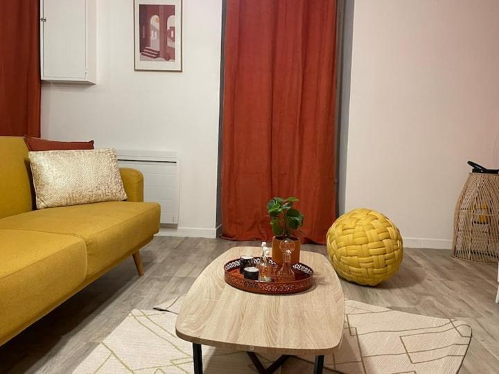 Comme Un Air De Provence A Blois Apartment Luaran gambar